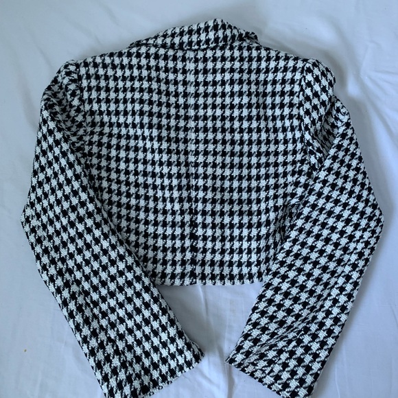 Dynamite Kora Cropped Houndstooth Blazer - Picture 4 of 4